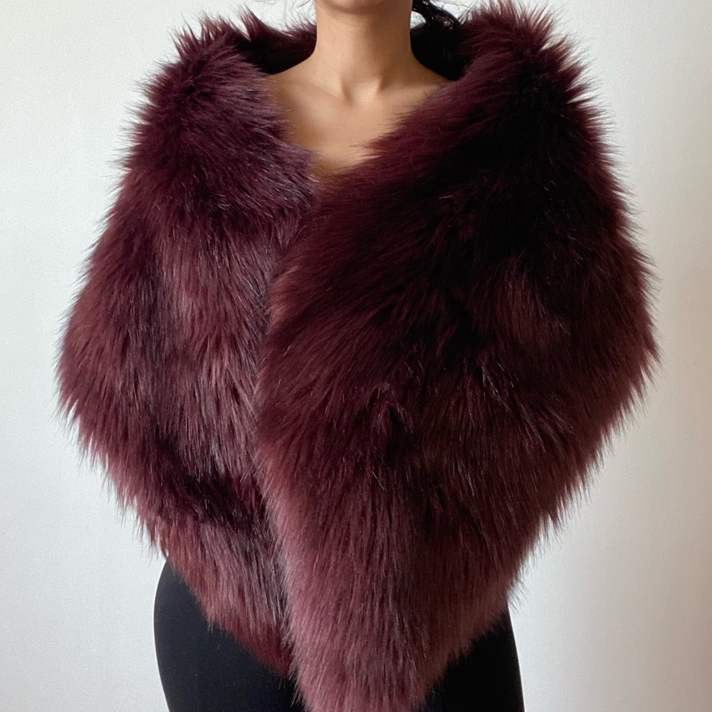 🎀Le Château Accessories | faux fur maroon shawl wrap